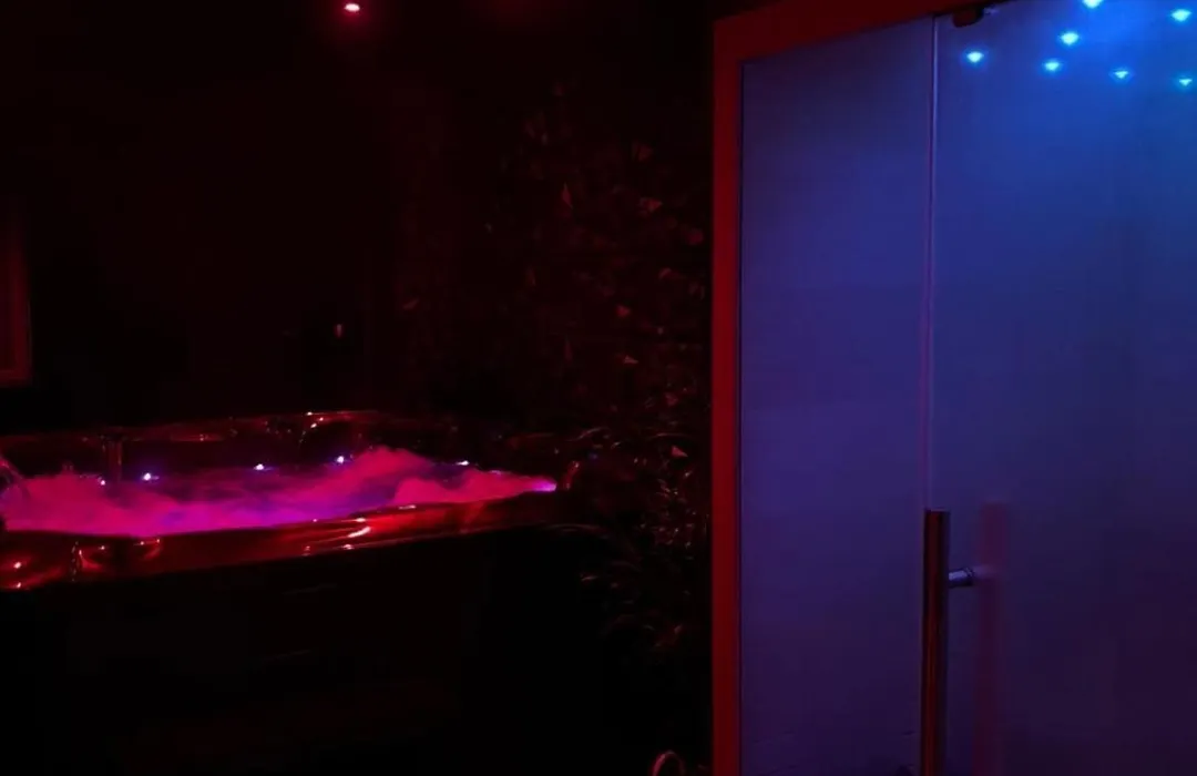 Love Room Et Spa Privatif-1
